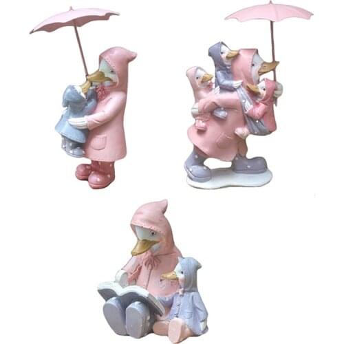 Mother Duck Walks In The Rain with Her Child Hugging Mother and Daughter Reading Duck Statue Resin Animal Sculpture Garden Decor