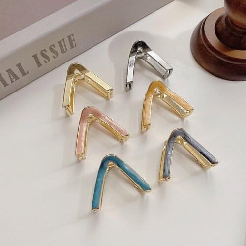 New Fashion Retro V Shape Claw Clip Women Crab Hair Clip Geometric Hairpin Girls Hair Claw Triangle Hair Accessories Hair Bands