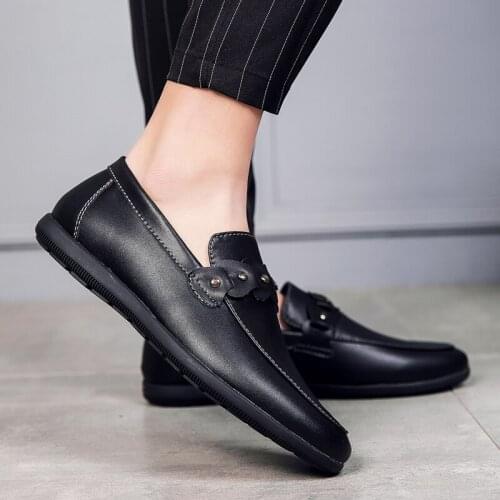 2021 Fashion Men Genuine Leather Moccasins Comfortable Loafers Hot Sale Men Breathable Mens Slip on Lightweight Driving Shoes