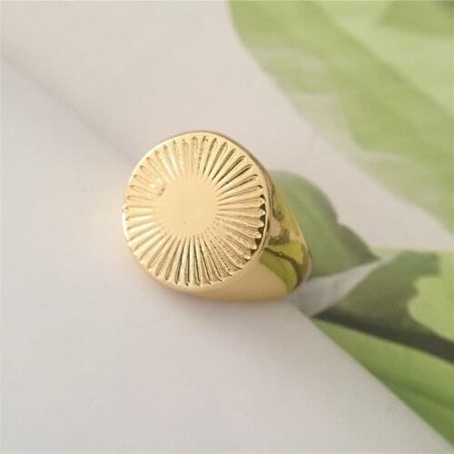 Lovely Gold Color Plating Striple Textured Round Signet Ring For Women Girl Elegant Gorgeous Chic Pretty Jewelry Accessory