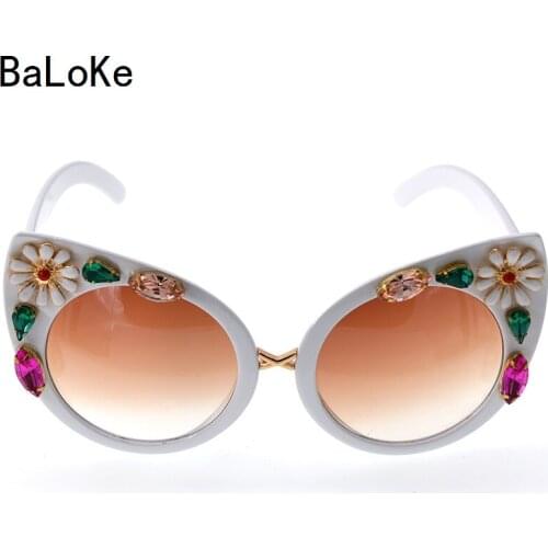 Baroque Vintage Cat Eye Sunglasses Retro Rhinestone Crystal Sunglasses Summer Beach Metal flowers Glasses Gift