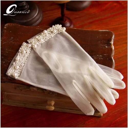Glamour Ivory White Short Wedding Gloves Wrist Length Lace Appliques Sequins Pearl Bridal Mittens Beaded Wedding Accessories