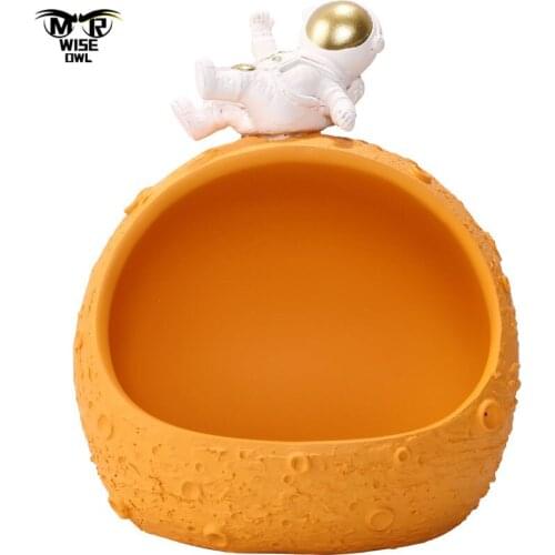 Resin Craft Spaceman Moon Statue Key Box Snack Storage Tray Living Room Bedroom Desktop Decoration Desk Accessories Home Decor