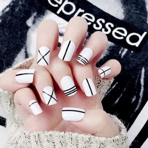 24pcs DIY Full Cover Nail Art Tools with Glue Black White Flat Fake Nails Women Simple Fashion Stripe Pattern Acrylic False Nail
