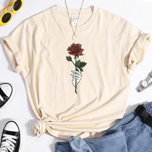 Hand Hold The Rose Beautiful Flower Ed Print Womens T Shirts Oversize Clothing Leisure Style t-Shirt Summer Womens t-Shirts