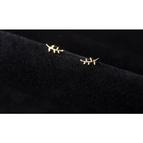 WANTME 925 Sterling Silver Fashion Cute Romantic Leaf Small Stud Earrings for Women Simple Party Piercing Jewelry Accessories
