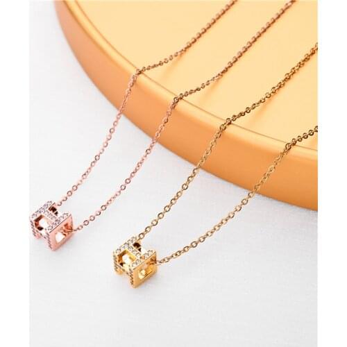 2021 New Square Crystal Zircon Pendant Women Necklaces Exquisite Elegant No Fade Ladies Clavicle Necklace Female Party Jewelry