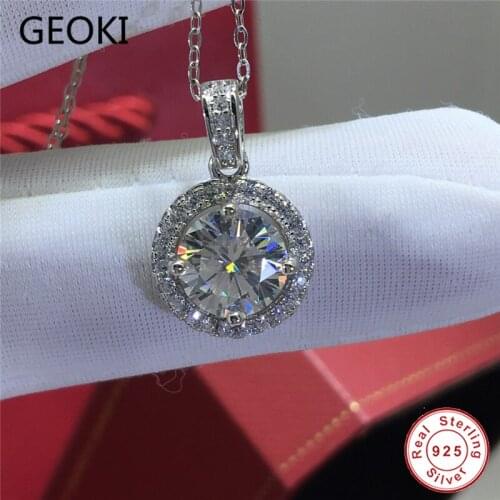 Geoki 925 Sterling Silver Round Perfect Cut 2 ct Passed Diamond Test D Color VVS1 Moissanite Pendant Necklace Luxury Jewelry