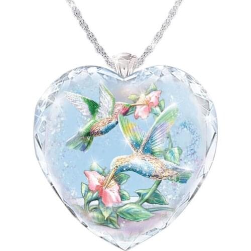 Luxury ladys heart-shaped glass peak bird pattern necklace pendant fashionable, exquisite and elegant with a hundred matching a