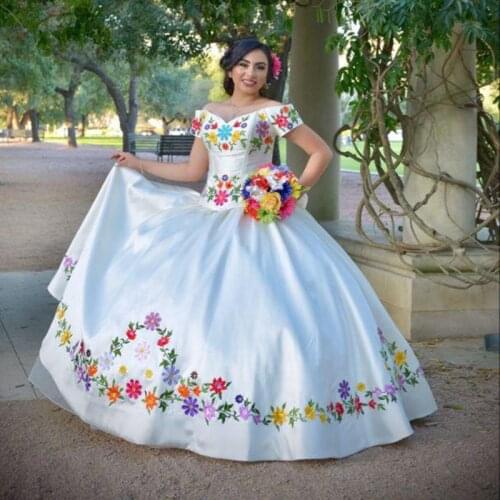2021 Modern Flower Embroidery V neck Off Shoulders Satin Puffy Ball Gown Quinceanera Sweet 15 Years Formal Dresses Vestido De