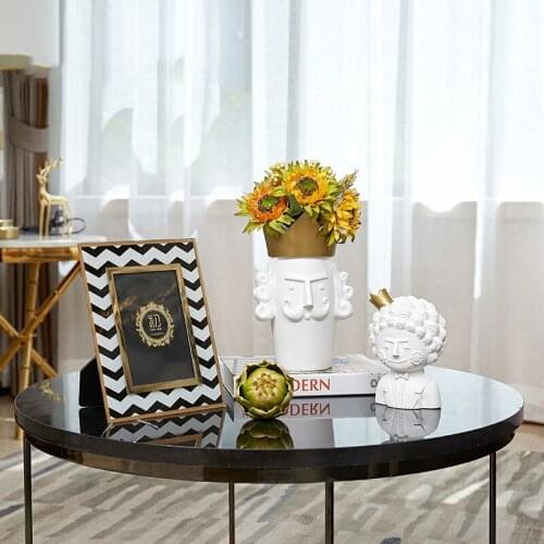European creative king queen prince family of three vases crafts art decoration living room candy storage TV cabinet decoration
