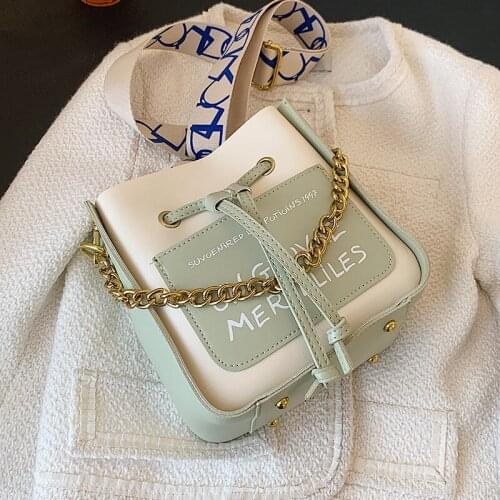 Design Womens Summer 2021 Fashion Messenger Bag Broadband Contrast Color Bucket Bag hand tote