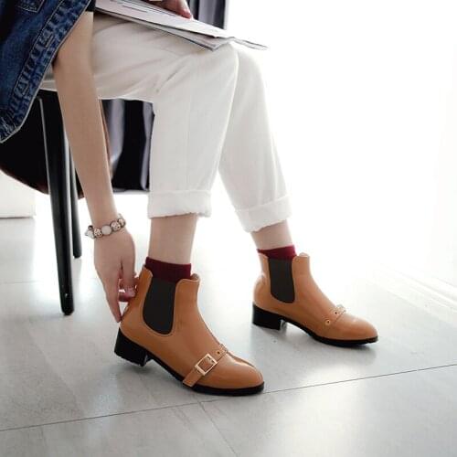 Winter womens Chelsea boots 2020 winter new boots round head platform fashion Joker Martin boots motorcycle boots