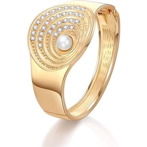 ORNAPEADIA Popular Jewelry Exquisite Flower Shaped Diamond-studded Pearl Wide-rim Gold Bracelet for Women Ladies Bangles