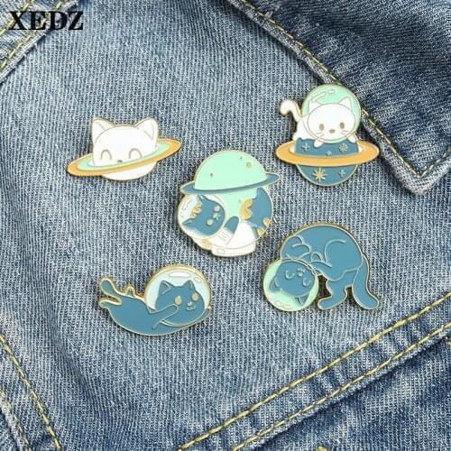XEDZ Cute Alien Cat Enamel Brooch Planet Universe Earth Space Cat Badge Astronaut Jewelry Fashion Lapel Pins Gift for Children