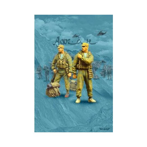 1/35 Scale Models WW2 Miniature Soviet Airborne Troops 2 People WWII Resin Unpainted Model Kit Diorama Historical Figures