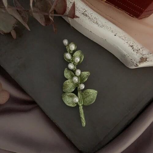 Palace restoring ancient ways is Vintage eucalyptus brooch baroque pearl brooches contracted temperament elegant pin