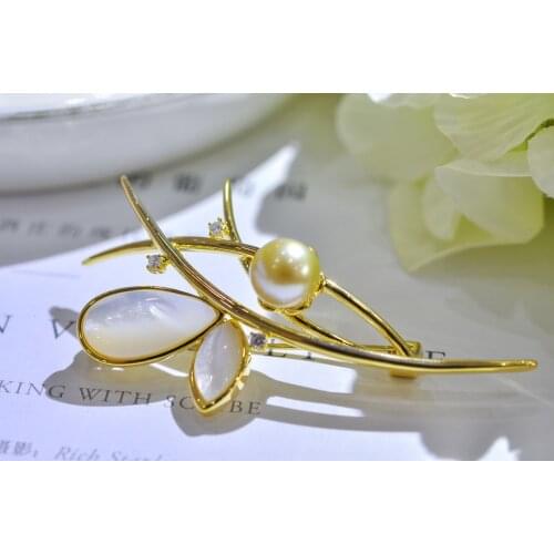 Nature Sea Salt Water Light Gold Pearl Brooch for Women Fine Presents Round Pearls 8-9mm Fine Jewelry