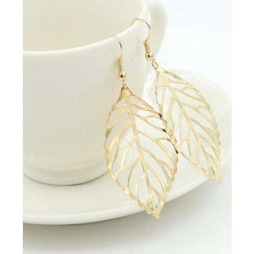 2021 New Women Fashion Leaf Earrings Wedding Engagement Jewelry Female Earings Christmas Gift Unusual Trend Ear ring for Girls