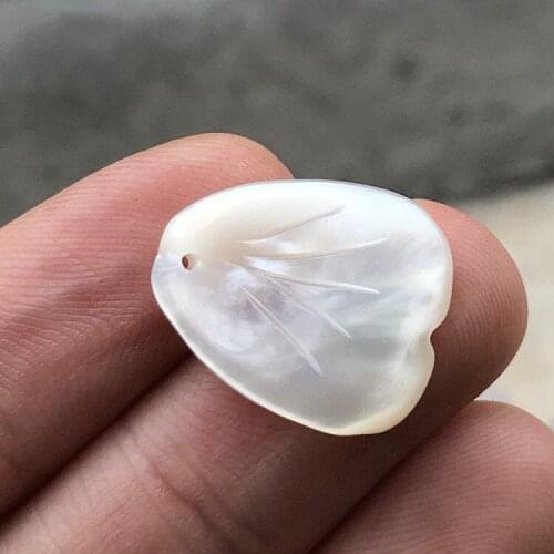 20pcs Wholesale mother of pearl nice leaf shape shell drilled hole pendant top quanlity MOP leaf pendant