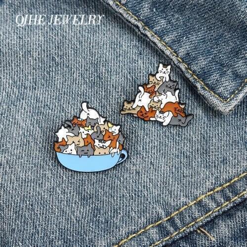 A bunch of cats in cup Enamel Lapel Pins Cartoon Mini Cat Brooches Badges Fashion Animal Pins Gifts for Friend Jewelry Wholesale