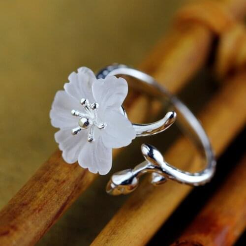 Silver products S925 sterling silver jewelry, fashionable exquisite carved crystal rings, youth literature and art