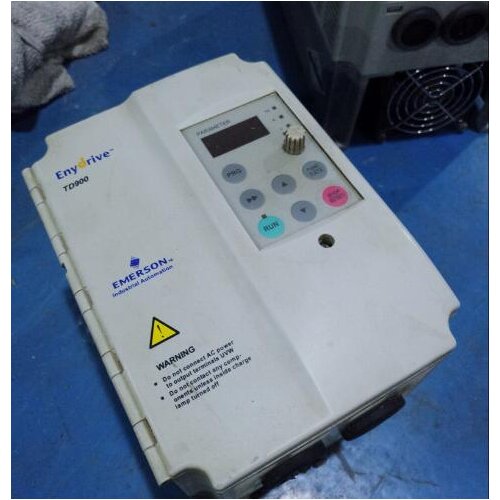 TD900-4T0015G 1.5KW 380V inverter , used in good condition . 80% appearance new , good working , free shipping