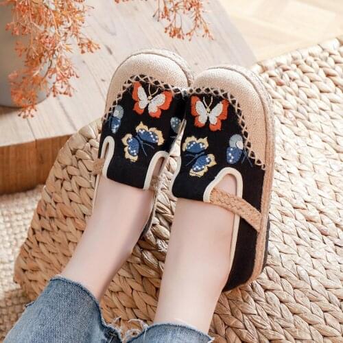 Women Flat Heel Loafers for Spring Embroidered Casual Slip On Moccasins for Girls Wide Toe Hemp Leisure Shoes Walking Flats