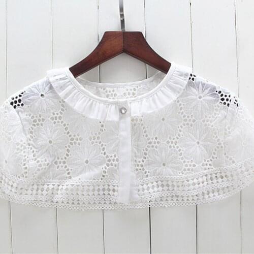 Womens Big Lapel Fake Collar Lace White False Collar Ladies Floral Lace Shirt Blouse Detachable Collar for Sweater Decoration