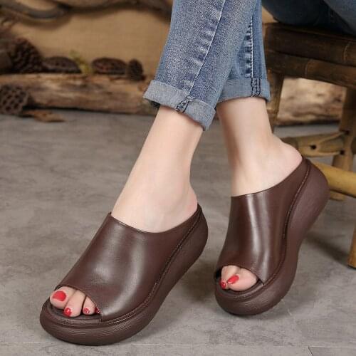 2021 New Womens Summer Flat Slippers Round Toe Sandals High Heel Open Toe Platform Sandals Woman Beach Slippers Black brown