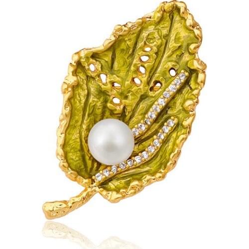 European and American Brooches Brooches Accessories Femininity High-end Enamel Glaze Maple Leaf Cardigan Jacket Decorative Pins