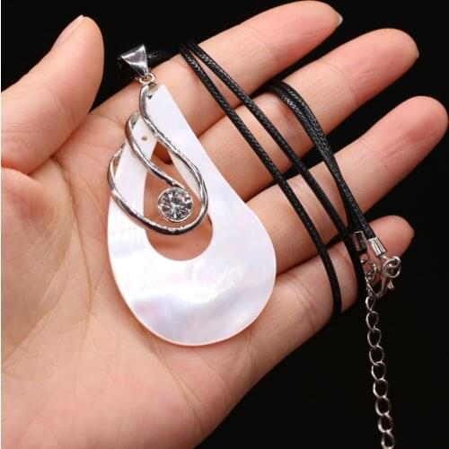 Wholesale New Design Musical Note Pendant Necklaces Chokers Fashion Shell Jewelry Natural Shell Pendant Necklaces for Women