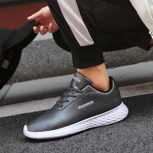 Fashion shockproof mens s work on sports 2020 slip informales Casual sapatos for cuero sapato men para leather Mens Male mens