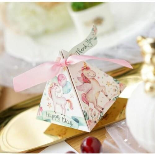 100pcs Unicorn Style Triangular Pyramid "Happy Day" Wedding Favors Candy Box Bomboniera Wedding Party Decoration Gift Boxes