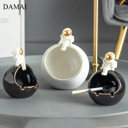 Astronaut Decorative Ceramic Ashtray Space Style Porcelain Ash Tray Nordic Creativity Funny Cigar Ashtrays Gifts for Boyfriend
