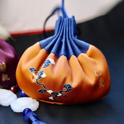 Embroidered Fragrance Sachet Pendant complete with herbs and dried flowers, repellent mosquito suitable for children and adults