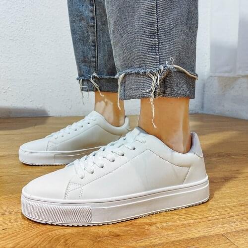 Brand Men Sneakers Flat Lace Up Men Board Shoes Tenis Masculino Casual Light Men Canvas Shoes Summer White Men Running Shoes