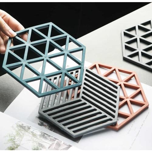 Silicone Insulation Mat TPR Waterproof Anti Slip High Temperature Design Cloth Dining Table Mat Doilies Decoration Accessories