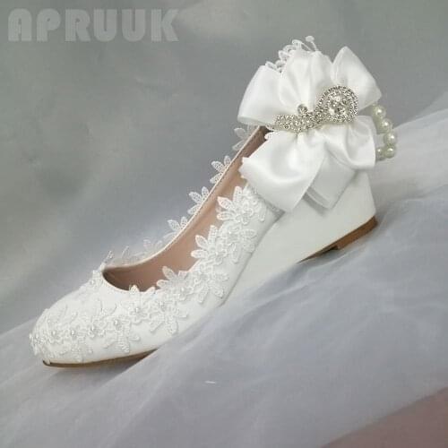 New arrival 2020 white lace pearls wedding shoes bride middle 5CM wedges heel ankle elastic beading band strap bridal shoe