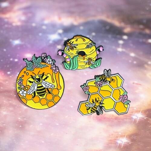 Insect Little Bee Honeybee Brooches Yellow Hive Honey Enamel Pin Bag Clothes Lapel Badge Jewelry Gift for Friends Spille