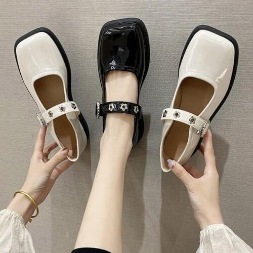 Female Mary Janes Shoes Rivets Low Heels Dress Shoes Square Toe Patent Leather Buckle Strap Ladies Shoe Zapatos Mujer 9292L