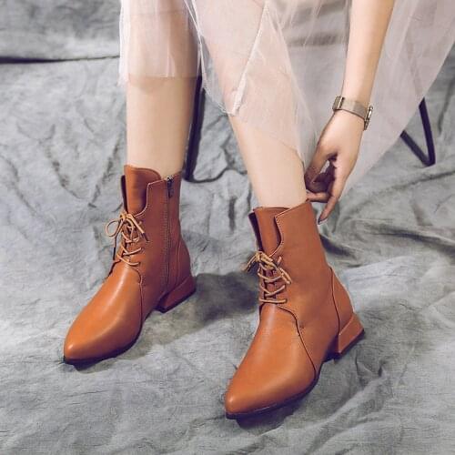 2019 New Brand Women Ankle Boots Low Heel Square Toe Womens Leather Ankle Martin Boots Autumn Casual Outdoor Shoes R5-60