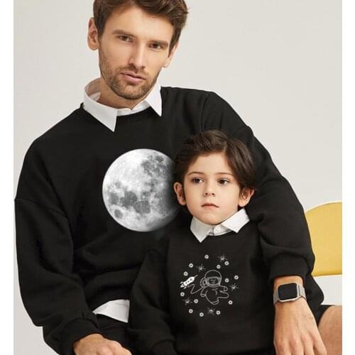 Family Matching Outfits Winter Christma Astronaut Moon Printed Popular Fashion Sweater T Shirt Father Kids Boy Girl Home Clothes