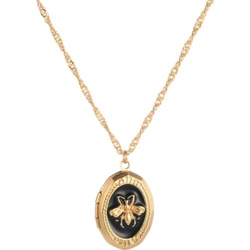 Fashion Temperament Alloy Bee Pendant Geometric Necklace Pocket Watch Necklace for Women High Quality Charm Jewelry Gifts