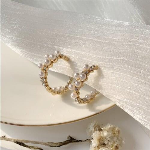 Korean high sense retro C shaped Pearl Earrings simple and super fairy girl Earrings A72