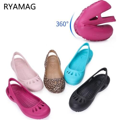 Women Clogs Jelly Sandals Home Non-Slip Summer Hole Shoes Female Flat slippers Plastic Female Girls Waterproof EVA Garden Shoes