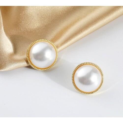 Korean Design Elegant Simulated Pearl Big Round on Earrings Pearl Earrings for Women Jewelry Wholesale