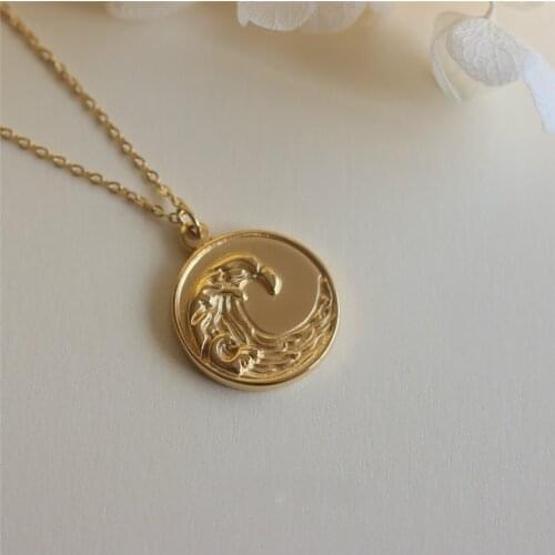Free Golden Waves Embossed Coin Pendant Necklaces for Women 18K Golden Mens Chain Stainless Steel Choker Vintage Jewelry Female