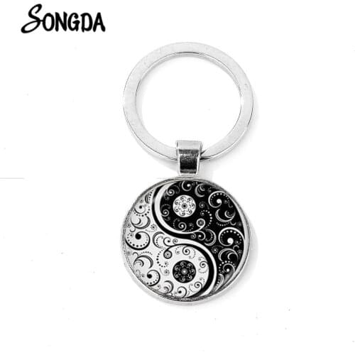 Chinese Taoism Sign Yin Yang Keychain Eight Diagrams Cat Footprint Yin Yang Butterfly Pattern Glass Dome Key Ring Chains