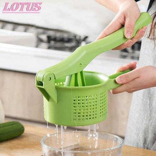 1PCS Creative Vegetable Press Crusher Kitchen Cooking Tool Handheld Food Mincer Tools Vegetables Fruit Water Squeezer Hotsale
